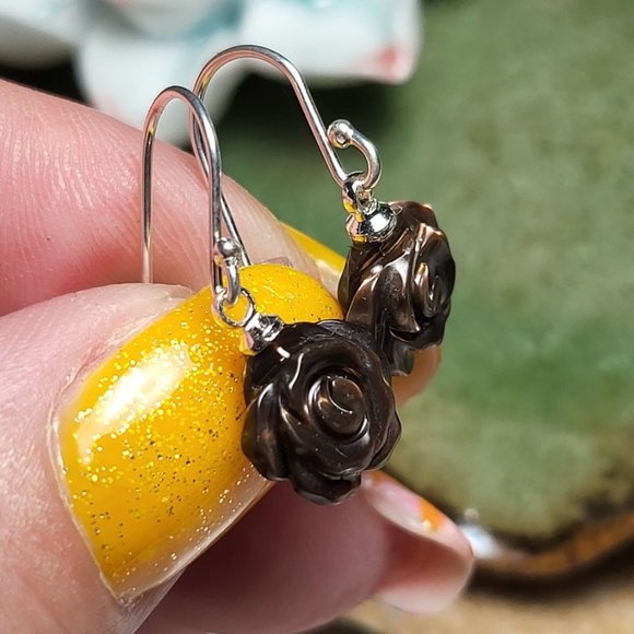 Gorgeous Timeless Natural Chocolate Brown Rose Carved Shell Earings - Picture 14 of 15